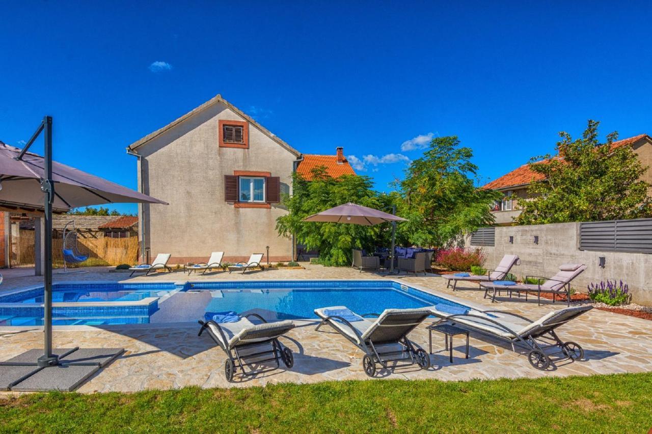 Holiday Home Tower With Private Pool, Sauna And Quads Smilcic Eksteriør billede