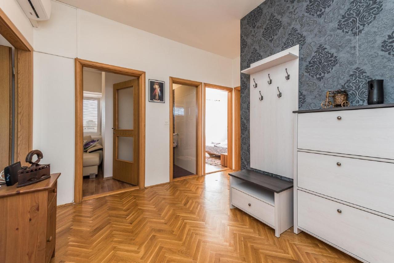 Holiday Home Tower With Private Pool, Sauna And Quads Smilcic Eksteriør billede