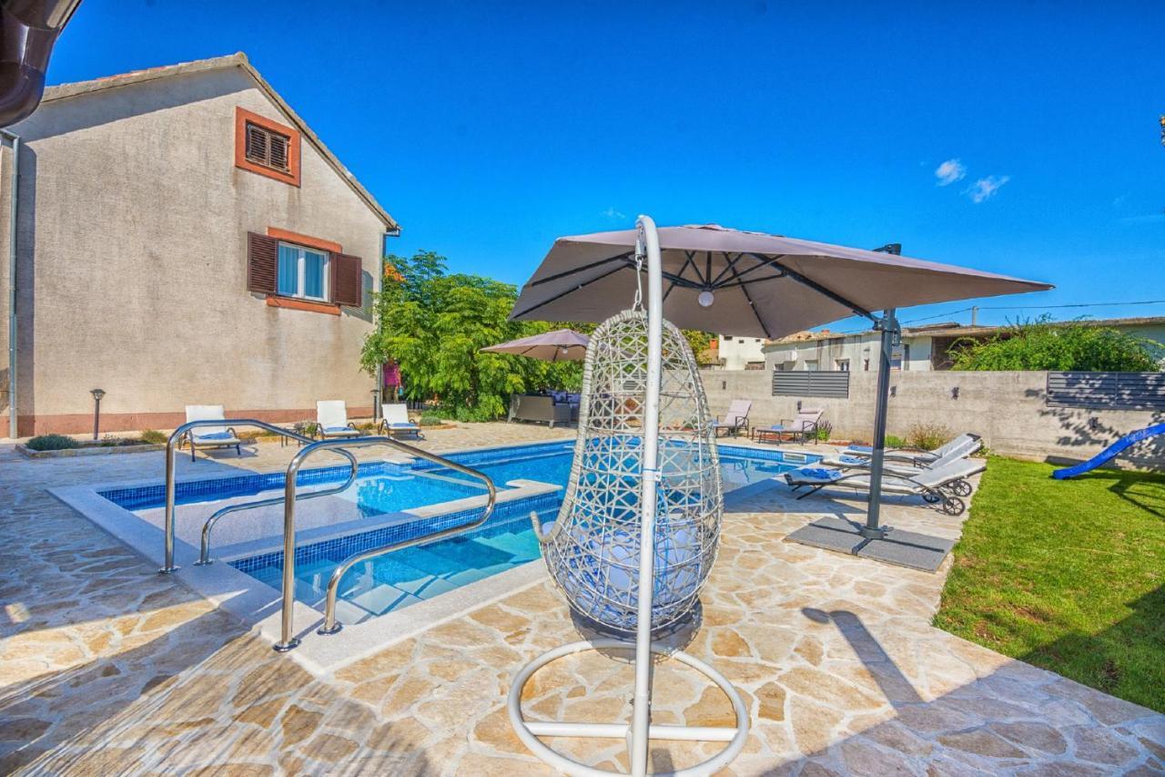 Holiday Home Tower With Private Pool, Sauna And Quads Smilcic Eksteriør billede