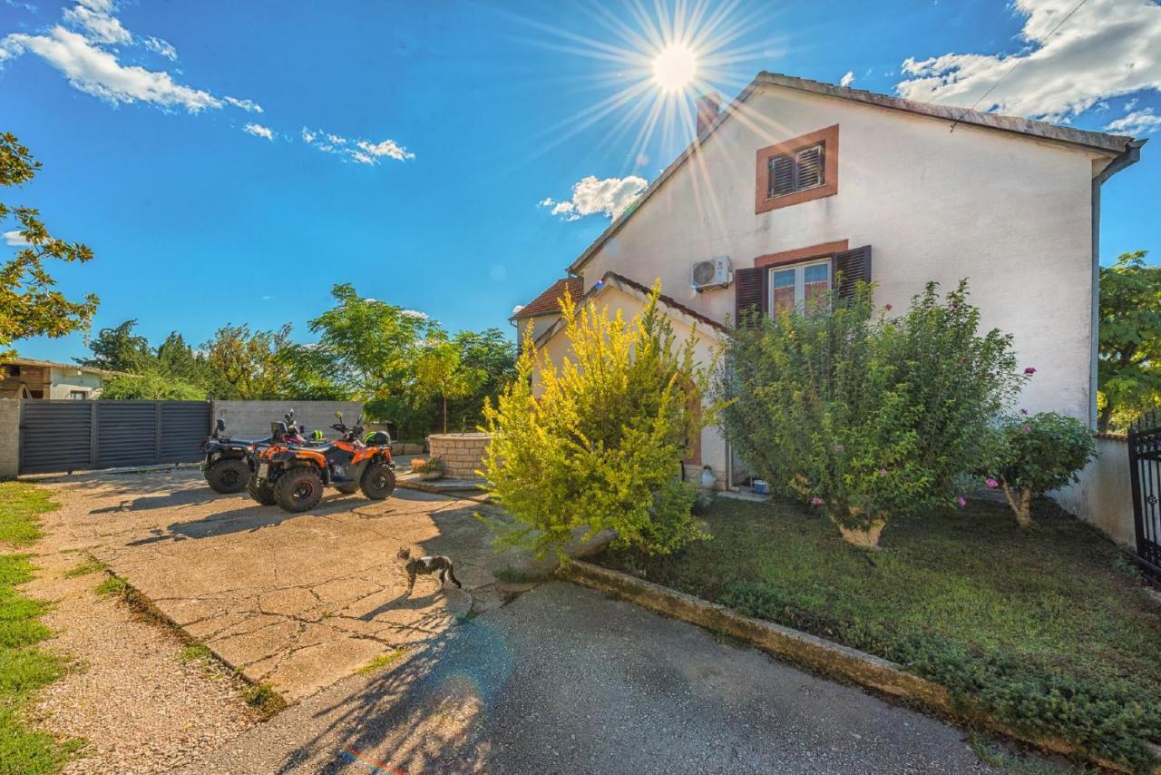 Holiday Home Tower With Private Pool, Sauna And Quads Smilcic Eksteriør billede