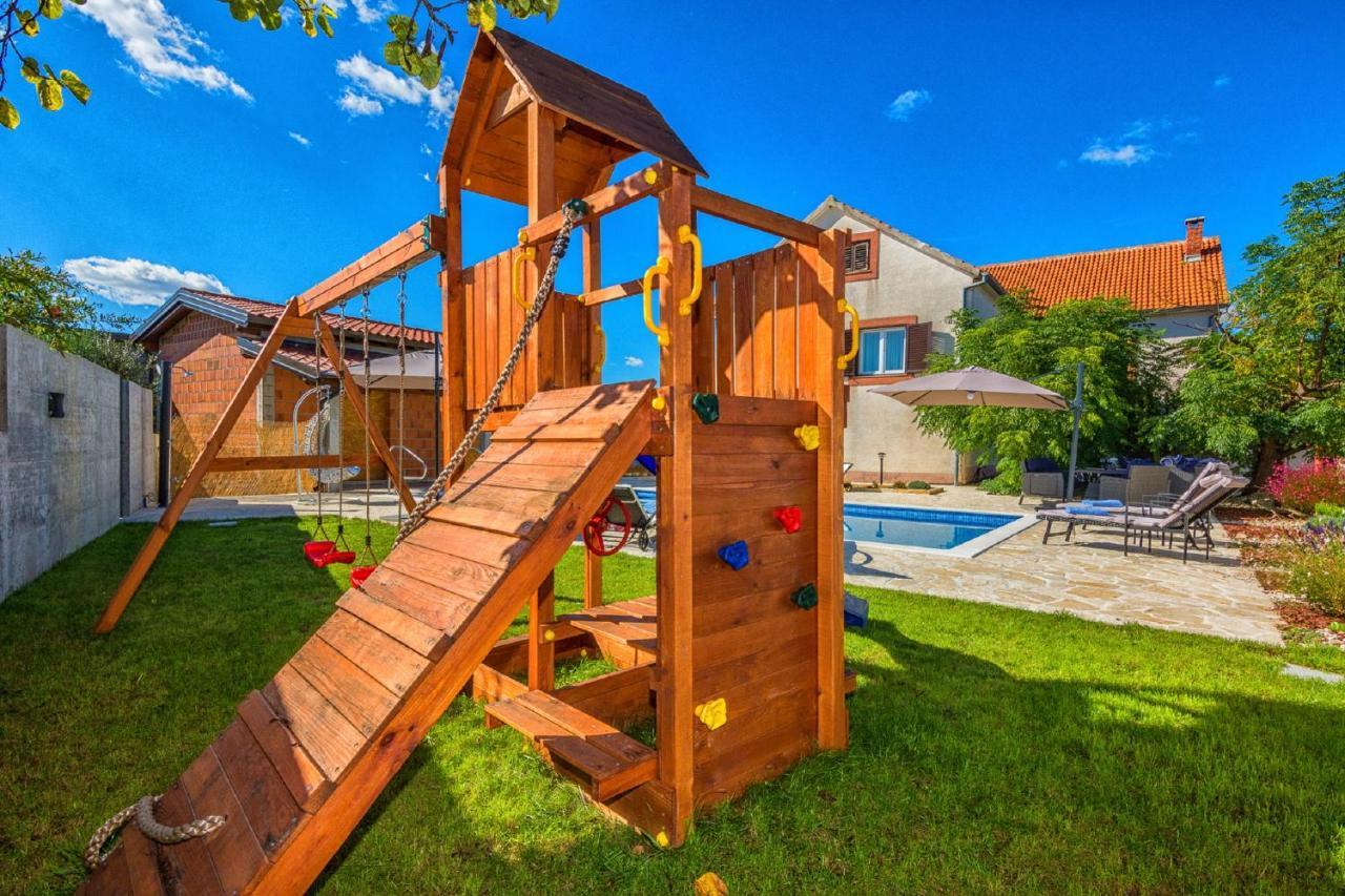 Holiday Home Tower With Private Pool, Sauna And Quads Smilcic Eksteriør billede