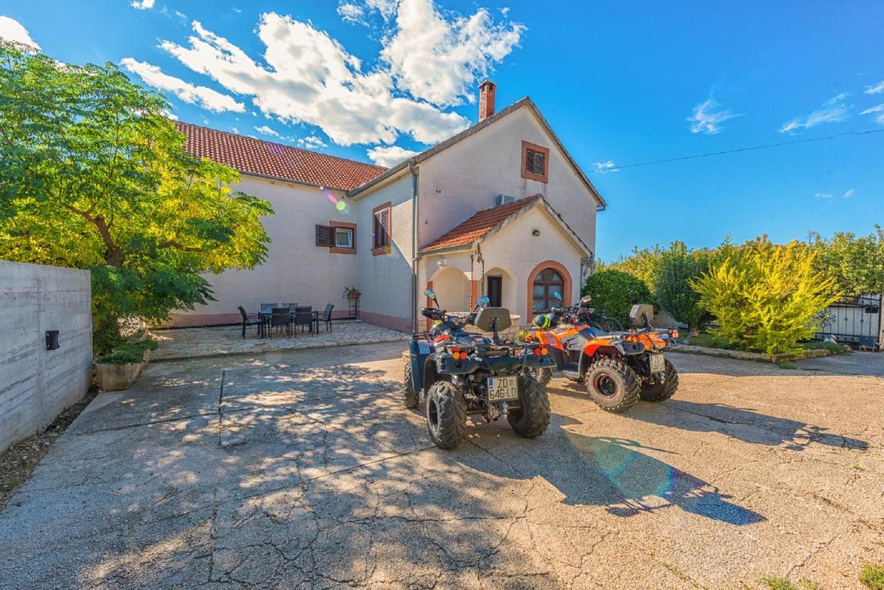 Holiday Home Tower With Private Pool, Sauna And Quads Smilcic Eksteriør billede