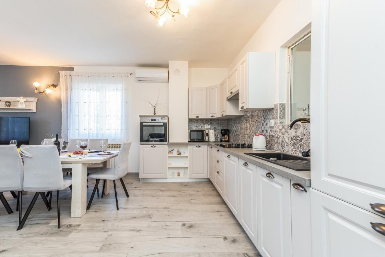 Holiday Home Tower With Private Pool, Sauna And Quads Smilcic Eksteriør billede