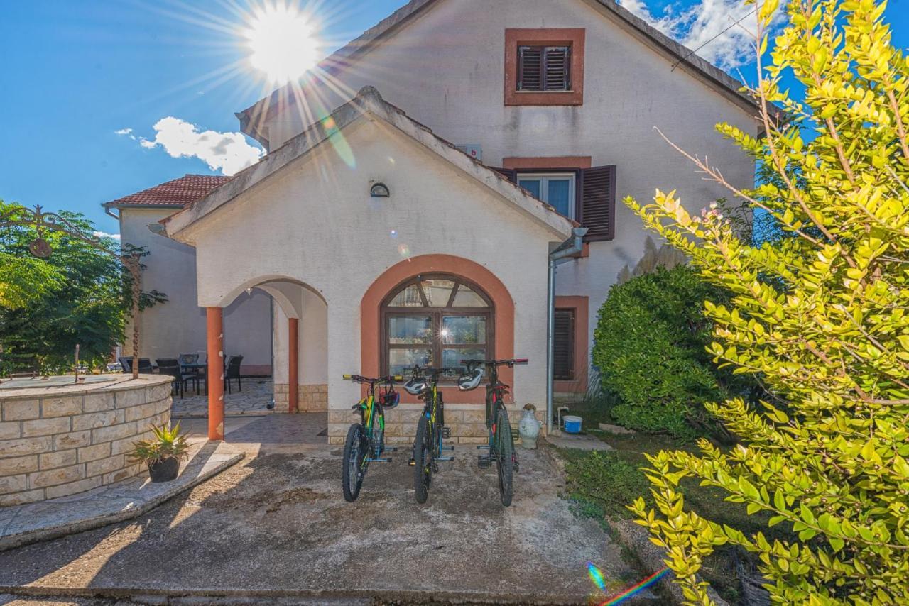 Holiday Home Tower With Private Pool, Sauna And Quads Smilcic Eksteriør billede