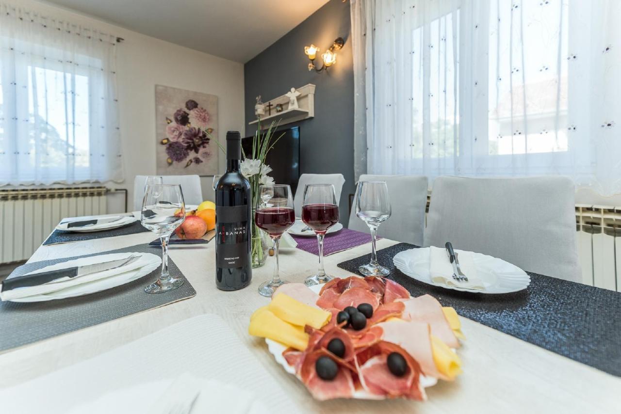 Holiday Home Tower With Private Pool, Sauna And Quads Smilcic Eksteriør billede