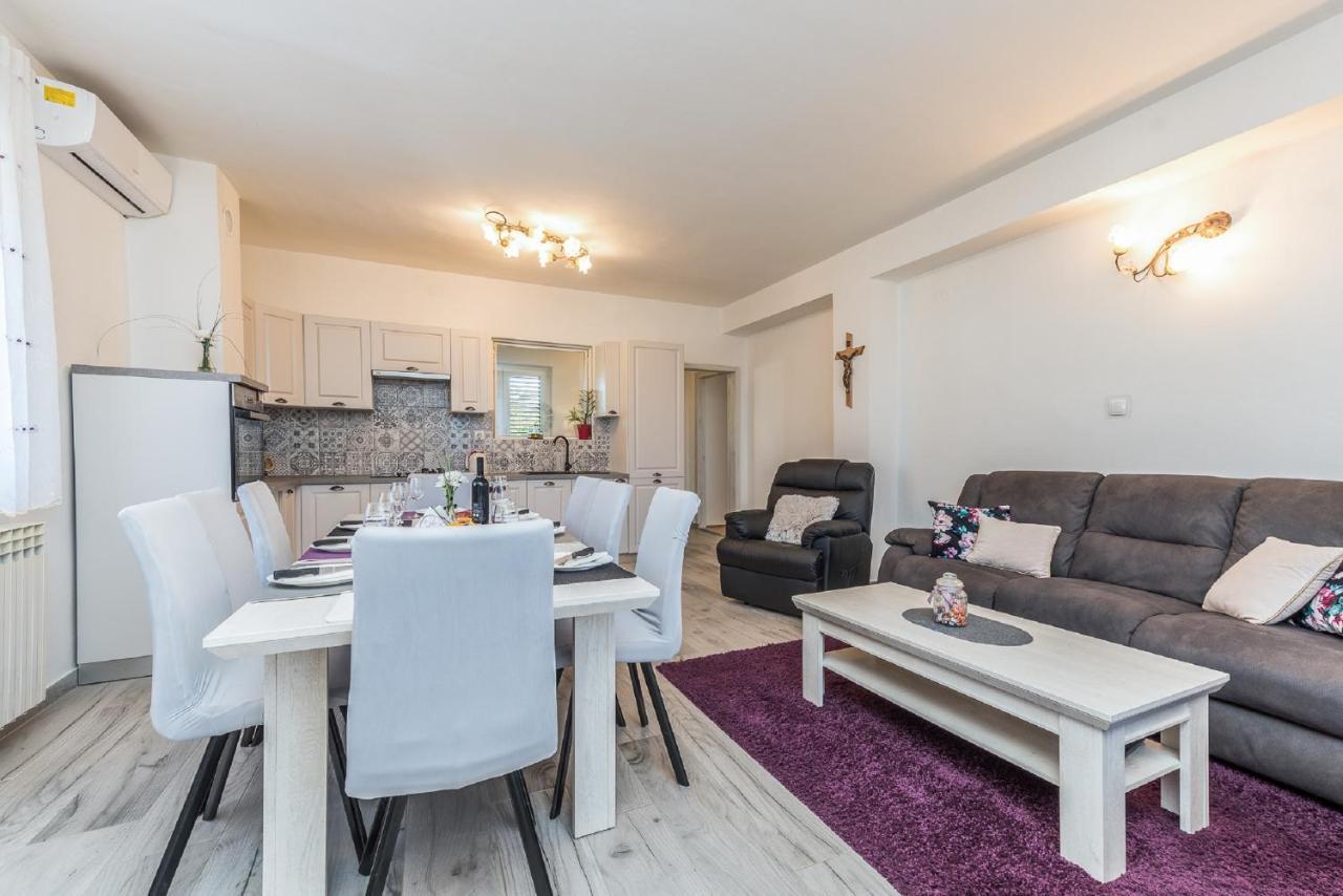 Holiday Home Tower With Private Pool, Sauna And Quads Smilcic Eksteriør billede